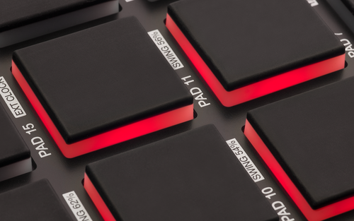 זוית נוספת Akai Professional MPD218 Pad Controller