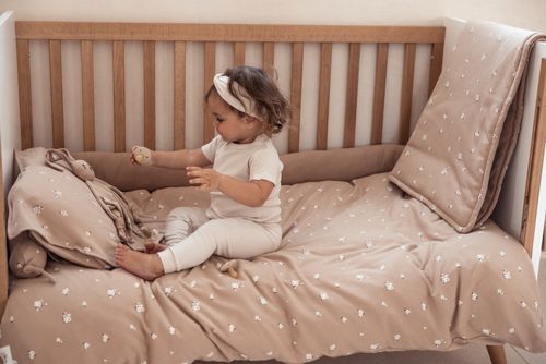 סט מצעים למיטת תינוק 3 חלקים 100% כותנה ג'רזי מקולקציית BOHO בוהו - חום פרחוני