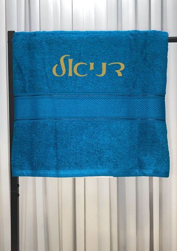 מגבת עם רקמה 