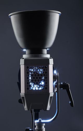 פנס לד Falcon Eyes Aparo Tank 80B
