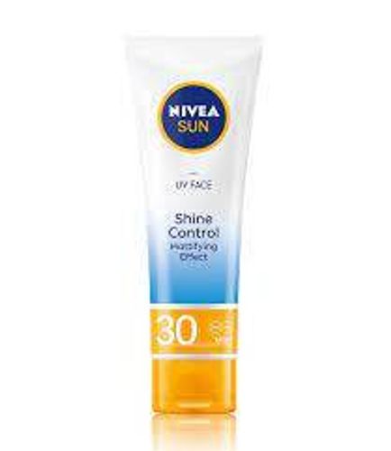 מקדם הגנה | 30 SPF | למראה עור מט | מכיל 50 מ