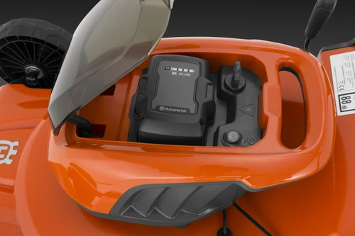 מכסחת נטענת נדחפת מבית Husqvarna דגם LC 142i