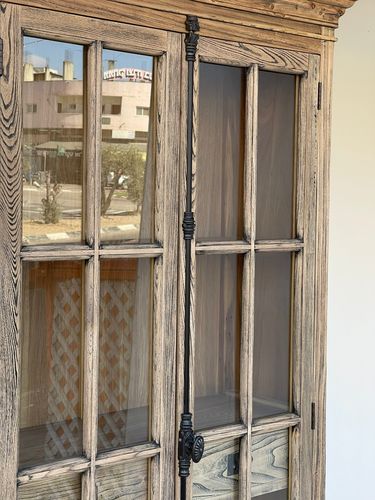 ויטרינה אלון עם סגר ברזל