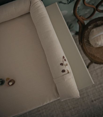 משטח החתלה עם מגן ראש לשידת החתלה מתערובת פשתן - פטל