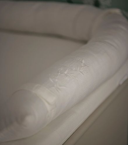 משטח החתלה עם מגן ראש לשידת החתלה מתערובת פשתן - גן בוטני