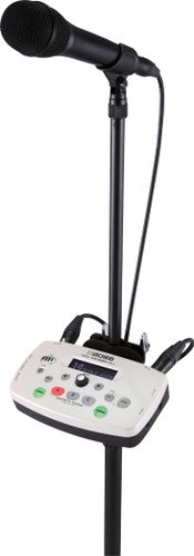 זוית נוספת Boss VE-5 Vocal Performer_on the microphone stand 