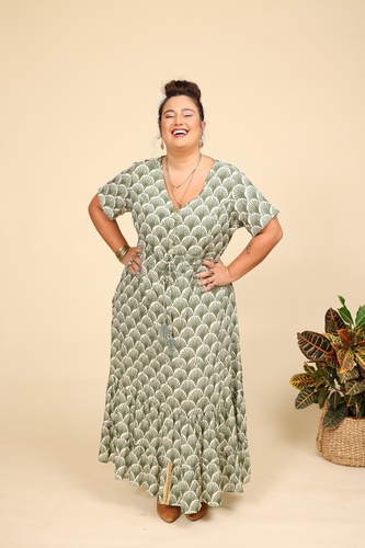 שמלת קומות עם שרוולים קצרים plus size