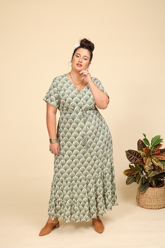 שמלת קומות עם שרוולים קצרים plus size