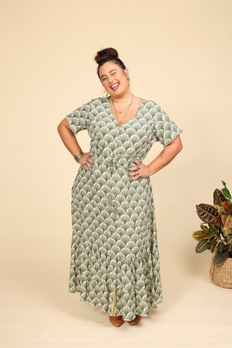 שמלת קומות עם שרוולים קצרים plus size