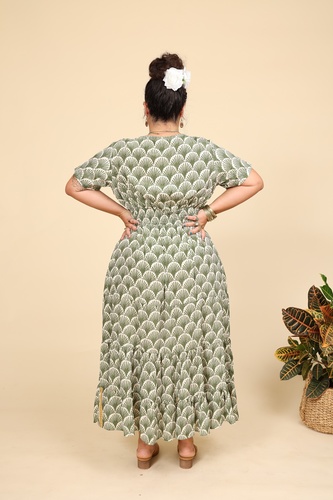 שמלת קומות עם שרוולים קצרים plus size