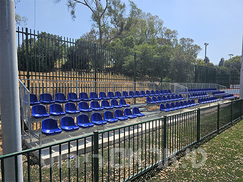 הרכבת טריבונות במגרש