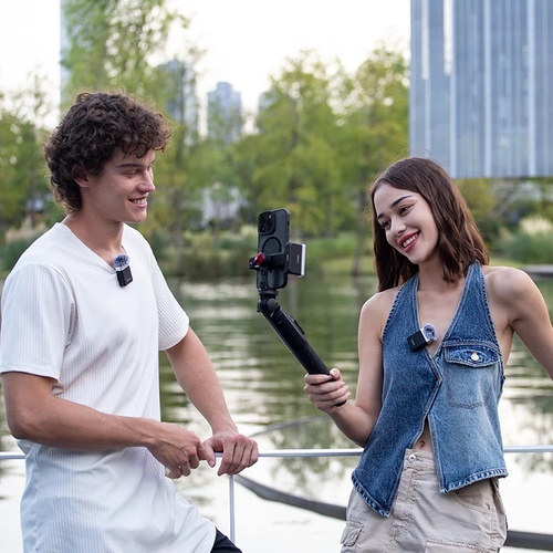 Ulanzi AM18 U-Mic מערכת מיקרופוני דש אלחוטית עם זוג משדרים למצלמות / מובייל