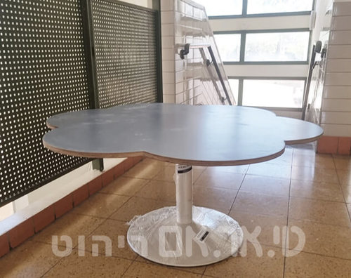 שולחן דגם פרח