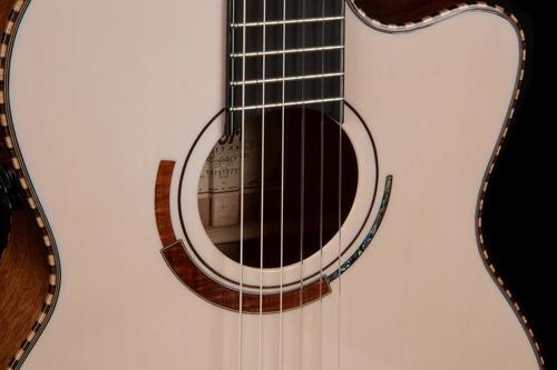 גיטרה קלאסית מוגברת CUTAWAY עם ארגז CORT Solencanto