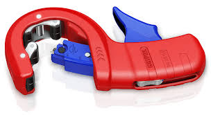 חותך צינורות ניקוז מפלסטיק KNIPEX