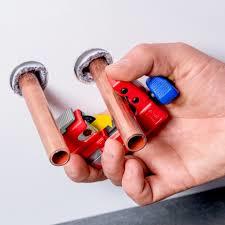 חותך צינורות קומפקטי KNIPEX דגם  TUBIX 
