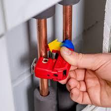 חותך צינורות קומפקטי KNIPEX דגם  TUBIX 