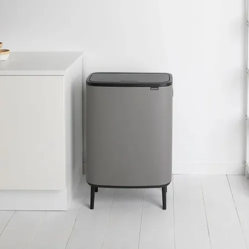פח טאצ הפרדה ברבנטיה למטבח 60 ליטר - Brabantia בגוון בטון מינרלי פח הפרדה מתוך קולקציית פחי אשפה למטבח (תמונת מוצר) - קל לניקוי ותחזוקה לשמירה על
