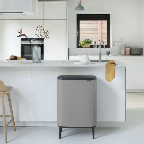 פח טאצ הפרדה ברבנטיה למטבח 60 ליטר - Brabantia בגוון בטון מינרלי פח הפרדה מתוך קולקציית פחי אשפה למטבח (תמונת מוצר) - שילוב מושלם בין נוחות שימוש