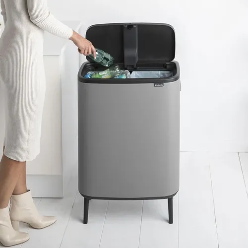 פח טאצ הפרדה ברבנטיה למטבח 60 ליטר - Brabantia בגוון בטון מינרלי פח הפרדה מתוך קולקציית פחי אשפה למטבח (תמונת מוצר) - פתרון פונקציונלי ואסתטי לאר