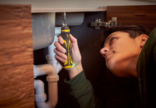 מברג חשמלי נטען 4V+מטען + 6ביטים כולל מאריך ומתאם STANLEY