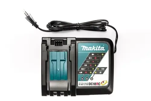 מברגת אימפקט מקיטה DTD153 18V בראשלס + שתי סוללות 5.0AH + מטען + מזוודה יבואן רשמי