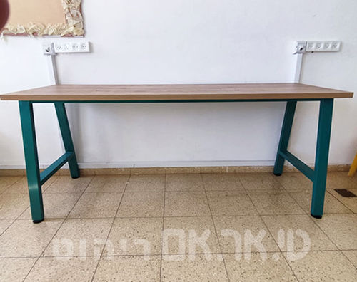 שולחן וכסאות