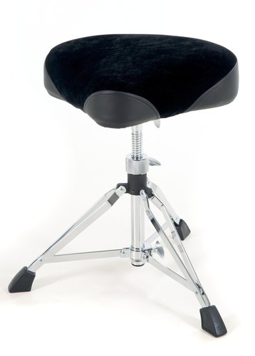 כיסא תופים מתכוונן עם מושב אופנוע מרופד PS-805162 בצבע שחור DT-410 סדרת BASIX מבית GEWA (Germany)