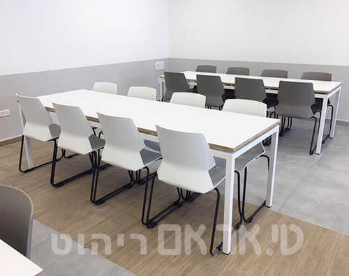 חדר אוכל במפעל פורטליקס