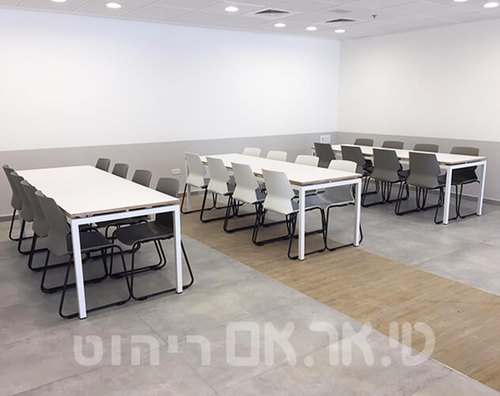 חדר אוכל מרוהט מחדש