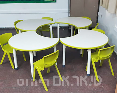 שולחן דגם סהר ירוק