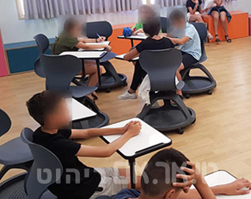 כסא סטודנט קולאג