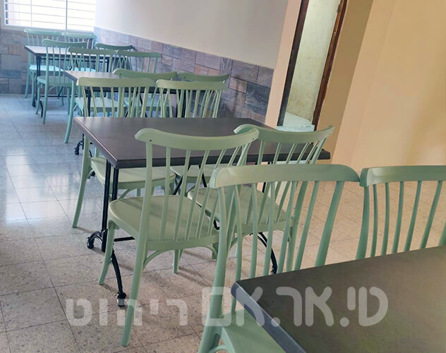 ריהוט מסעדת המטבח של נורה דלית אל כרמל