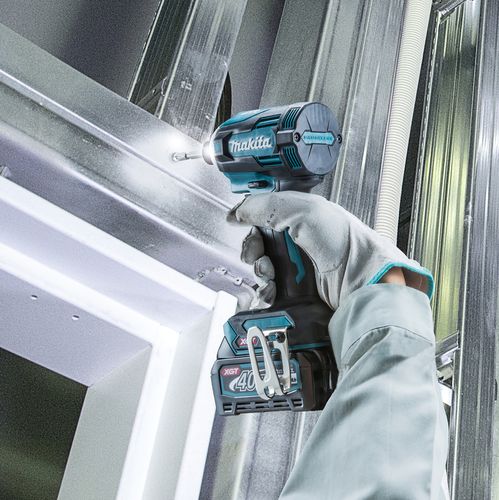 מברגת אימפקט נטענת עם 2 סוללות 4 אמפר ומטען - MAKITA TD001G 40V BL