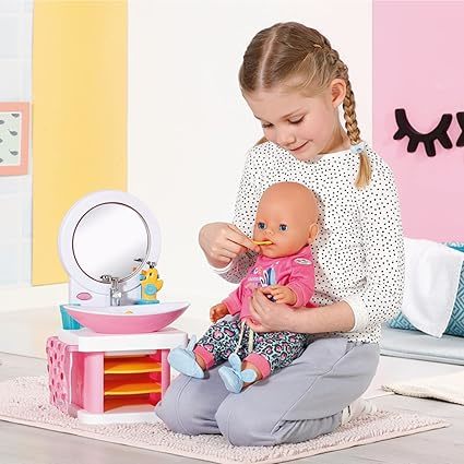 כיור אינטראקטיבי לבובת בייבי בורן – כולל מים זורמים, אורות וצלילים