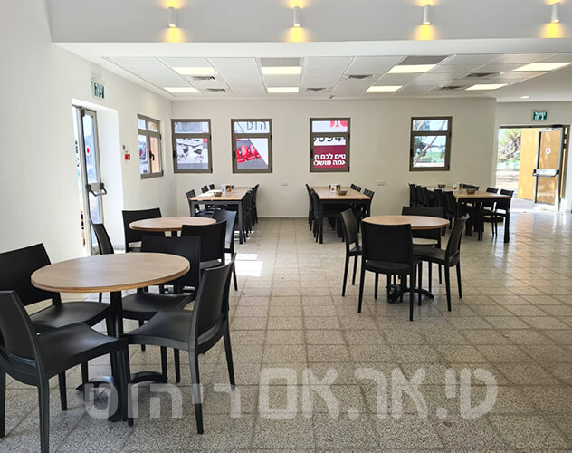 ריהוט חדר אוכל בקיבוץ נחל עוז