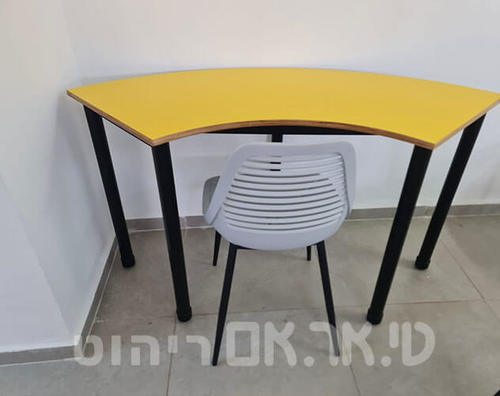 שולחן רבע עיגול