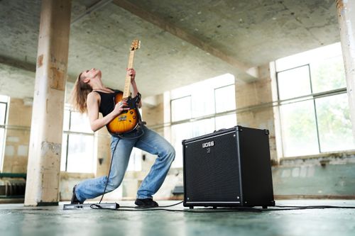 זוית נוספת Boss Katana-100 Gen 3 Guitar Amplifier
