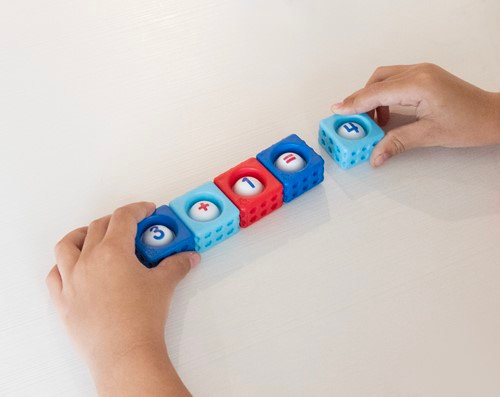 קוביות פופיט מספרים וכישורי מתמטיקה בסיסיים