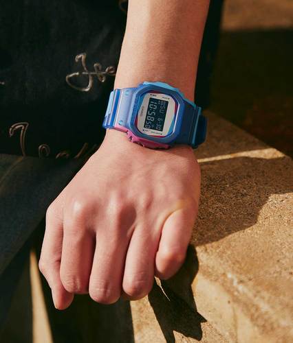 שעון יד ג'י-שוק קארבון א-סימטרי מטורף DWE-5600PR-2D2