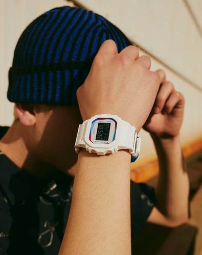 שעון יד ג'י-שוק קארבון א-סימטרי מטורף DWE-5600PR-2D3