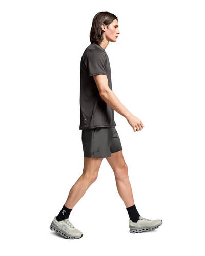 On Essential Shorts Shadow M מכנסי ריצה קצרים גברי