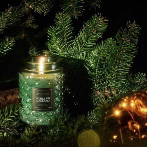 נר ריחני בצנצנת זכוכית 510 גרם - Noble Fir Garland