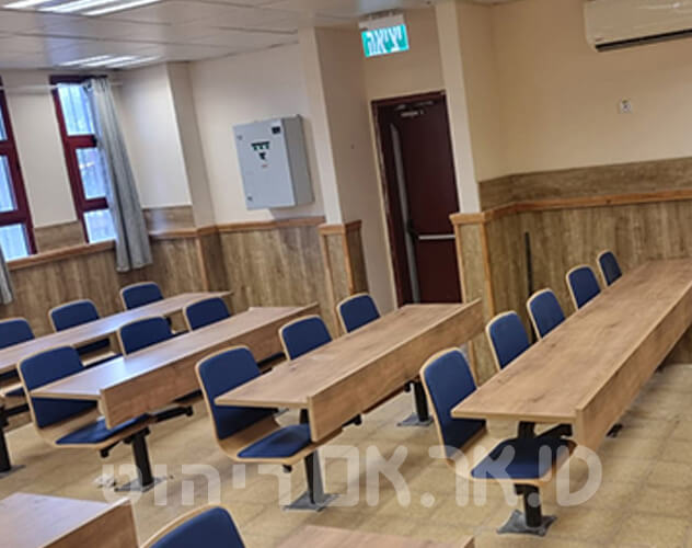 כיסאות רחף בבית הספר אלרסאלה בכפר נחף