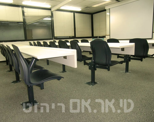 כיתת לימוד עם כסאות רחף