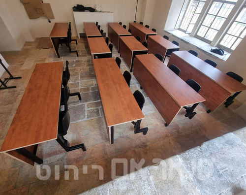 כסא רחף כיתה למידה בישיבת חברון