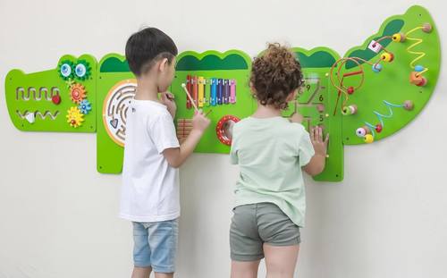 לוח משחק ופעילות ענק מעץ לתלייה - תנין ויגה