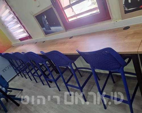  שולחן בר בחדרמורים ביס יובל יהוד