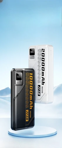  מטען נייד קומפקטי בצבע שחור עם צג LED המראה את מצב הסוללה