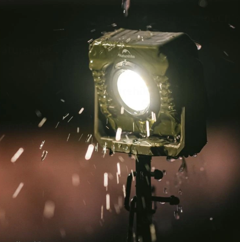 פנס תאורה נטענת לשטח עוצמתית 1200 לומינס NATUREHIKE FLOODLIGHT